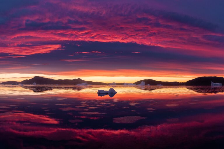 What Techniques Capture Dramatic Glow in Landscape Images?