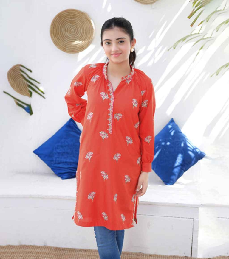 Pakistani Girls Kurtis – Trendy Ethnic Tops for Girls