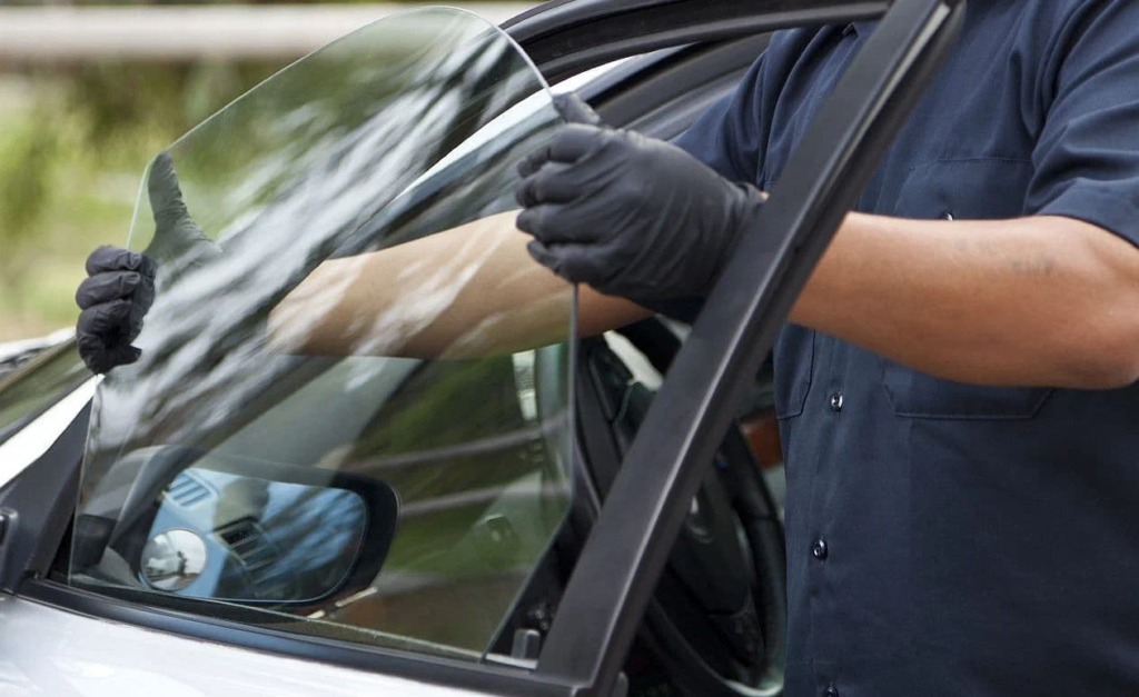 Auto glass detailing