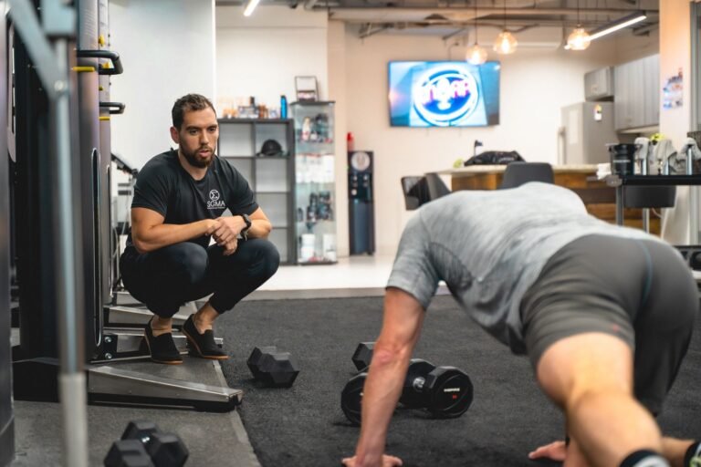 How Do You Choose the Right Houston Strength Training Class for Your Fitness Level?